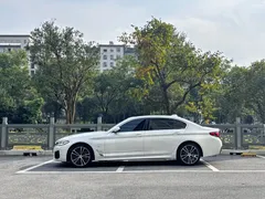 2023 BMW 5 Series 530Li Leading M Sport Package, белый — фото 3
