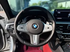 2023 BMW 5 Series 530Li Leading M Sport Package, белый — фото 16