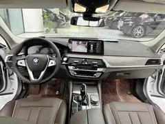 2021 BMW 5 Series 530Li xDrive Luxury Package, белый — фото 4
