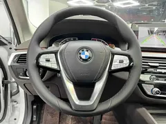 2021 BMW 5 Series 530Li xDrive Luxury Package, белый — фото 13