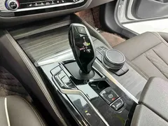 2021 BMW 5 Series 530Li xDrive Luxury Package, белый — фото 16
