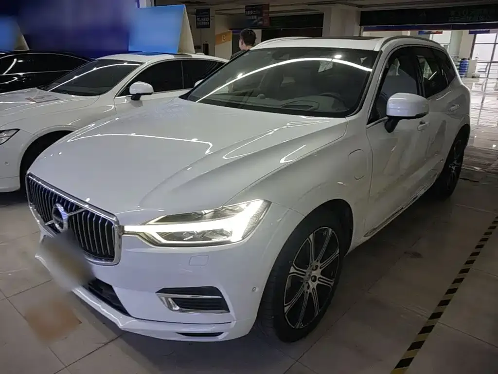 2021 Volvo XC60 T8 PHEV Luxury