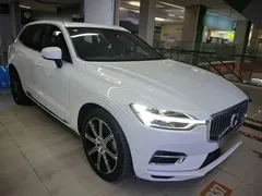 2021 Volvo XC60 T8 PHEV Luxury, белый — фото 4