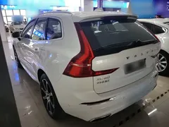 2021 Volvo XC60 T8 PHEV Luxury, белый — фото 5