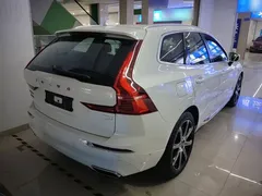 2021 Volvo XC60 T8 PHEV Luxury, белый — фото 7