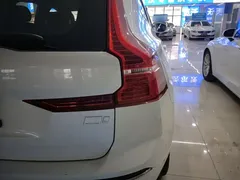 2021 Volvo XC60 T8 PHEV Luxury, белый — фото 8
