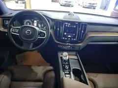 2021 Volvo XC60 T8 PHEV Luxury, белый — фото 10