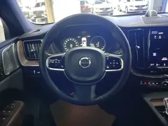 2021 Volvo XC60 T8 PHEV Luxury, белый — фото 11