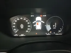 2021 Volvo XC60 T8 PHEV Luxury, белый — фото 12
