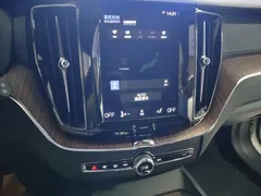 2021 Volvo XC60 T8 PHEV Luxury, белый — фото 13