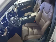 2021 Volvo XC60 T8 PHEV Luxury, белый — фото 15