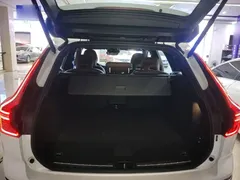2021 Volvo XC60 T8 PHEV Luxury, белый — фото 19