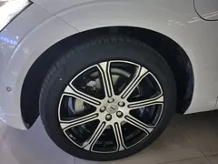 2021 Volvo XC60 T8 PHEV Luxury, белый — фото 23