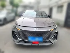 2022 Changan UNI-V 1.5T Premium — фото 2