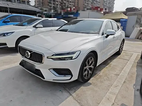 2023 Volvo S60 B4 Luxury
