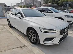 2023 Volvo S60 B4 Luxury, белый — фото 4