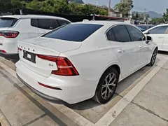 2023 Volvo S60 B4 Luxury, белый — фото 7