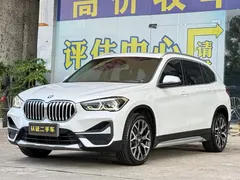 2021 BMW X1 Premium, белый — фото 1