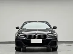 2022 BMW 5 Series 530Li Leading M Sport Package, чёрный — фото 3