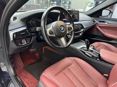 2022 BMW 5 Series 530Li Leading M Sport Package, чёрный — фото 11