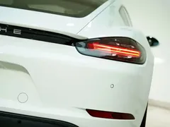2022 Porsche 718 Cayman 2.0T, белый — фото 9