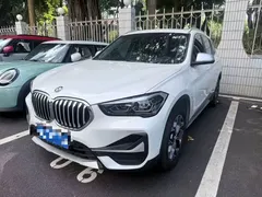 2021 BMW X1 Premium, белый — фото 1