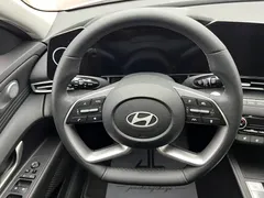 2023 Hyundai Elantra 1.5L CVT LUX Premium, белый — фото 10