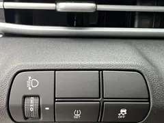 2023 Hyundai Elantra 1.5L CVT LUX Premium, белый — фото 16