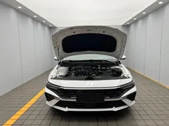 2023 Hyundai Elantra 1.5L CVT LUX Premium, белый — фото 18