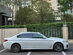2022 BMW 5 Series 525Li M Sport Package, белый — фото 4