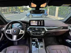 2022 BMW 5 Series 525Li M Sport Package, белый — фото 7