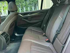 2022 BMW 5 Series 525Li M Sport Package, белый — фото 10