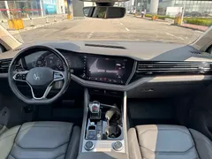 2021 Volkswagen Touareg 3.0TSI Black Sport Package, чёрный — фото 9
