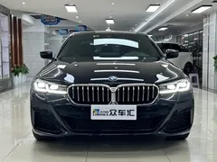 2021 BMW 5 Series 530Li Leading M Sport Package, чёрный — фото 2