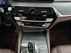 2021 BMW 5 Series 530Li Leading M Sport Package, чёрный — фото 13