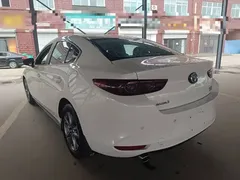 2021 Mazda 3 1.5L MT, белый — фото 5