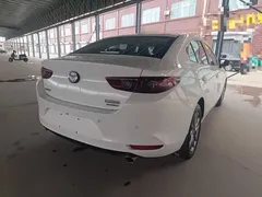 2021 Mazda 3 1.5L MT, белый — фото 7