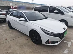 2022 Hyundai Elantra 1.5L CVT LUX Premium, белый — фото 4