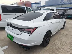 2022 Hyundai Elantra 1.5L CVT LUX Premium, белый — фото 7