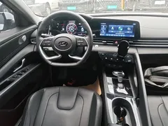 2022 Hyundai Elantra 1.5L CVT LUX Premium, белый — фото 13