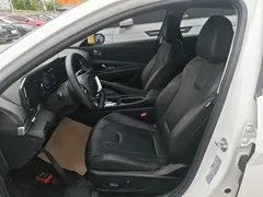 2022 Hyundai Elantra 1.5L CVT LUX Premium, белый — фото 15