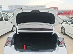2022 Hyundai Elantra 1.5L CVT LUX Premium, белый — фото 19
