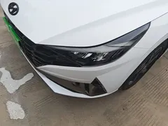 2022 Hyundai Elantra 1.5L CVT LUX Premium, белый — фото 24