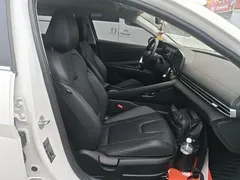 2022 Hyundai Elantra 1.5L CVT LUX Premium, белый — фото 25