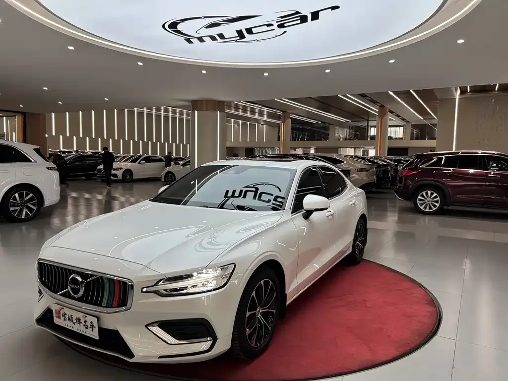 2022 Volvo S60 B4 Luxury