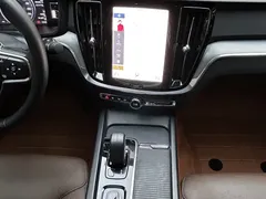 2022 Volvo S60 B4 Luxury, белый — фото 18