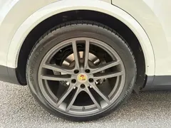 2022 Porsche Cayenne Coupe 3.0T Platinum, белый — фото 15