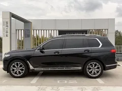 2021 BMW X7 xDrive40i Luxury Package, чёрный — фото 14