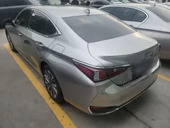 2022 Lexus ES 200 Excellence — фото 5