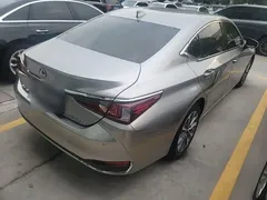 2022 Lexus ES 200 Excellence — фото 7